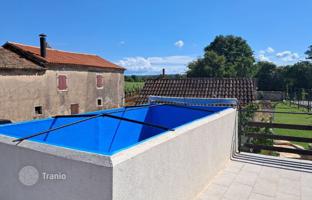 6-room house 252 m² in Višnjan for 399,000 €
