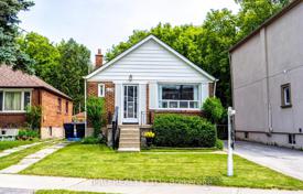 8-bedrooms townhome in East York, Canada for C$1,077,000