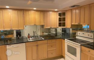 2-bedroom apartments in condo 105 m² in Hallandale Beach for $329,000