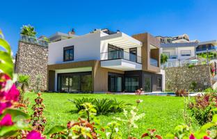 4-bedroom villa 272 m² in Kargicak for 66,634,000 TRY