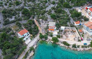 Land plot 1,050 m² in Sibenik-Knin for 525,000 €