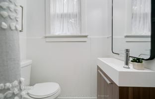 6-bedroom townhouse in Old Toronto for 1,016,000 €