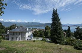 Three-storey villa overlooking the lake, park and mountains in Baveno, Piedmont, Italy for 13,000 € per week