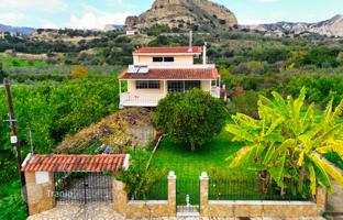 Three-level furnished house with a garden in Xylokastro, Peloponnese, Greece for 280,000 €
