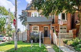 Terraced house – York, Toronto, Ontario,  Canada for C$1,796,000