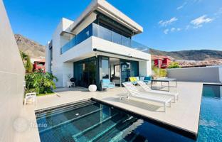 5-bedroom villa 528 m² in Costa Adeje for 2,650,000 €