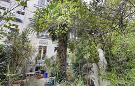 Detached house – Paris, Ile-de-France, France for 2,394,000 €