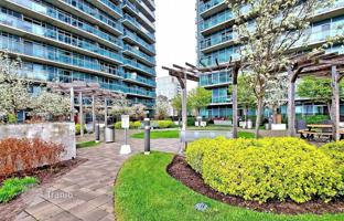 2-bedroom apartment in Etobicoke for C$803,000