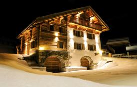 Chalet – Haute-Savoie, Auvergne-Rhône-Alpes, France for 7,900 € per week