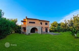 5-bedroom house 228 m² in Brtonigla for 590,000 €