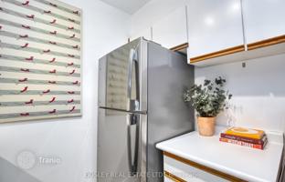 5-bedroom apartment in Southport Street for C$842,000