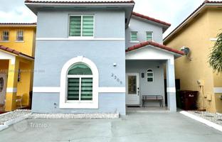 3-bedroom apartments in condo 134 m² in Hialeah for $468,000