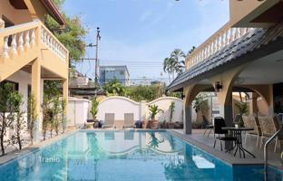 12-bedroom villa 350 m² in Pattaya for $566,000