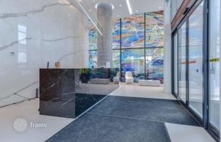 2-bedroom apartment in Roehampton Avenue for C$867,000