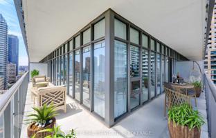 4-bedroom apartment in Charles Street East for C$1,081,000