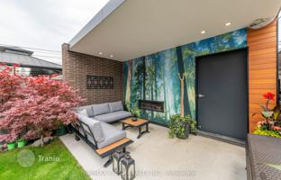 9-bedroom house in York for C$2,465,000