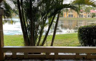 2-bedroom house 110 m² in West Palm Beach for $300,000