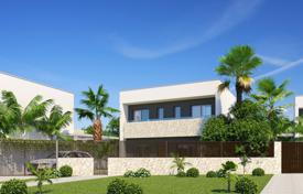 Modern villa next to a golf course for 698,000 €