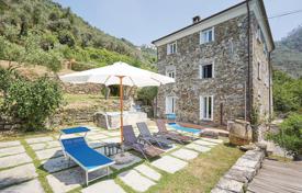 Villa with a swimming pool and a parking in a quiet area, Levanto, Italy for 2,700 € per week