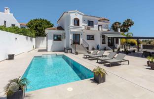 6-bedroom villa 1,023 m² in Estepona for 2,390,000 €