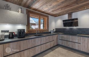 4-bedroom mansion 248 m² in Meribel for 3,150,000 €