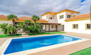 4-bedroom villa 306 m² in Golf del Sur for 1,350,000 €