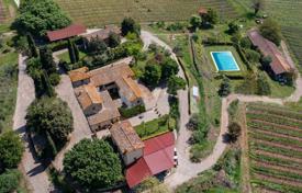 Chianti farm for sale with Chianti wine production for 4,500,000 €