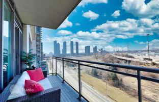 2-bedroom apartment in Lake Shore Boulevard West for C$1,066,000
