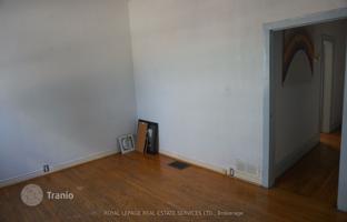 7-bedroom townhouse in Dufferin Street for C$1,421,000