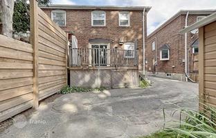 3-bedroom townhouse in Eglinton Avenue East for C$1,718,000