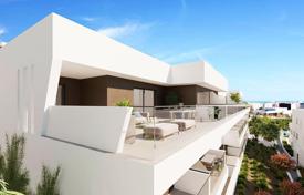 Penthouse with 4 bedrooms, sea views and a large terrace in Estepona for 512,000 €