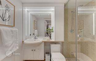 6-bedroom apartment in The Queensway for C$1,026,000