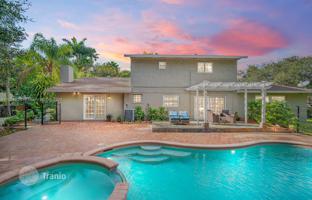 5-bedroom house 403 m² in Sunrise for $1,100,000