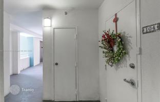 1-bedroom apartments in condo 74 m² in Surfside for $402,000