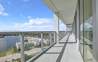 2-bedroom apartments in condo 91 m² in Sunrise for $575,000