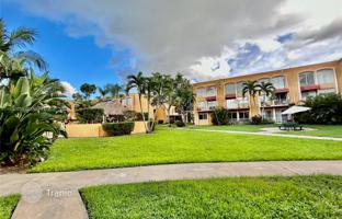 2-bedroom apartments in condo 132 m² in Hialeah for $280,000