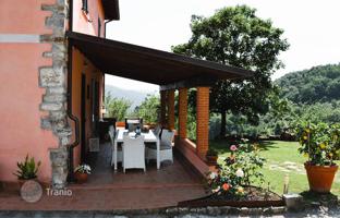 6-bedroom villa 300 m² in Pescaglia for 1,200,000 €