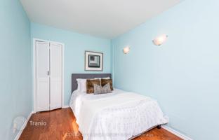 6-bedroom townhouse in East York for 989,000 €