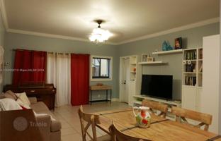 2-bedroom apartments in condo 89 m² in Pembroke Pines for $312,000