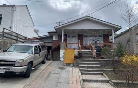 Townhome – York, Toronto, Ontario,  Canada for C$1,120,000