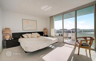 2-bedroom apartments in condo 97 m² in Miami Beach for $1,200,000