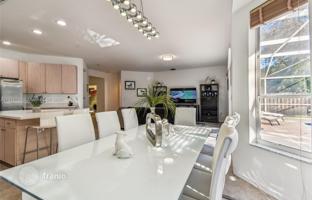 4-bedroom house 397 m² in Pembroke Pines for $978,000
