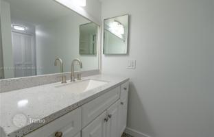 2-bedroom apartments in condo 124 m² in Lauderdale-by-the-Sea for $590,000