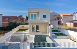 2-room house 177 m² in Ližnjan for 670,000 €