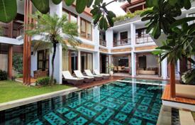Three-storey villa with a swimming pool and a view of the ocean at 150 m from the ocean, in a quiet area, Canggu, Indonesia for 4,450 € per week