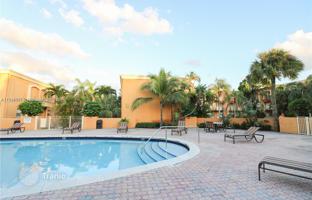 2-bedroom apartments in condo 112 m² in Hialeah for $285,000