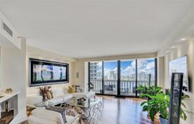 Bright flat with ocean views in a residence on the first line of the beach, Aventura, Florida, USA for $1,051,000