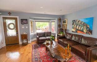 8-bedroom house in John Street for C$1,825,000