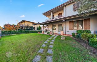 Spacious three-storey villa with a garden, a garage and a gym in Rovicca, Lake Garda, Italy for 750,000 €