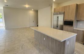 Townhome – West End, Miami, Florida,  USA for $1,300,000